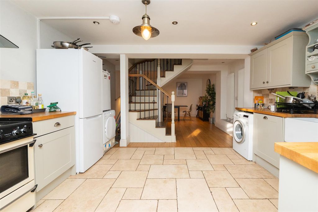 Property photo 2 of 41 58-Ambra-Vale-Bs8-4Tr-24.Jpg