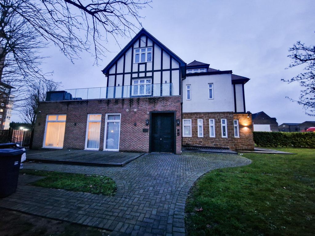 Property photo 1 of 11 Front (Exterior)