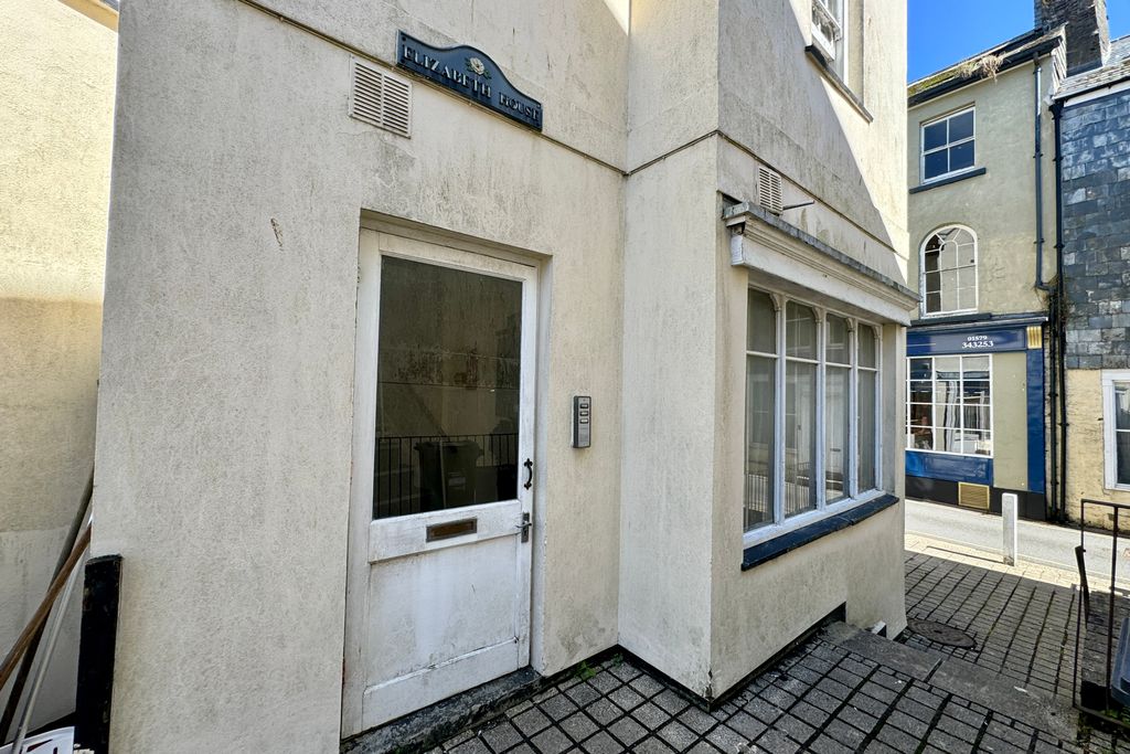 Property photo 2 of 34