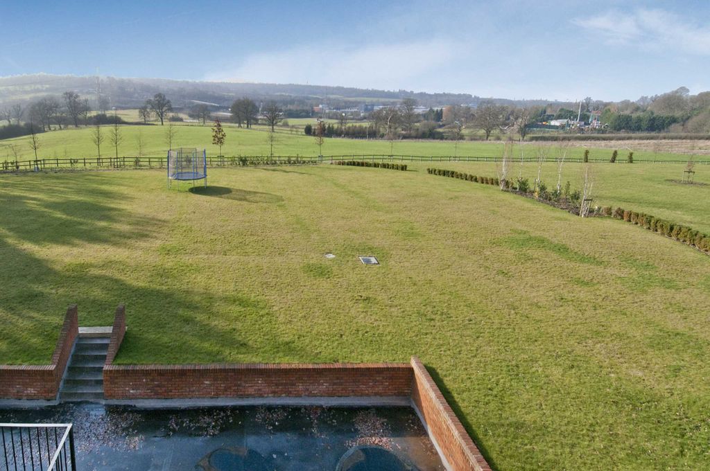 Property photo 3 of 14 Photo