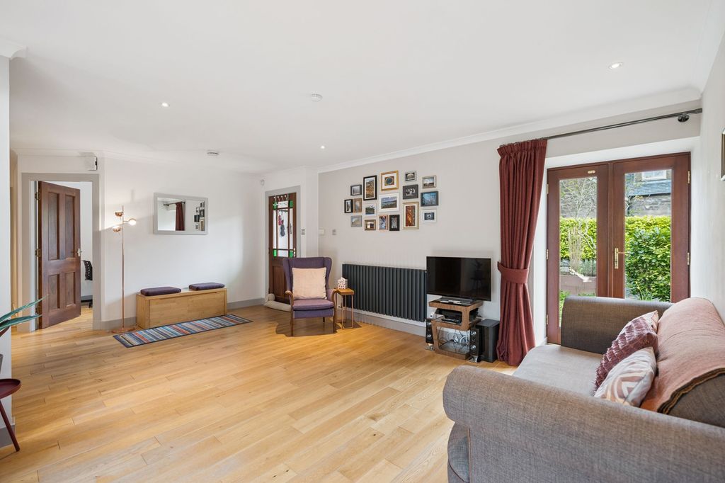 Property photo 2 of 27