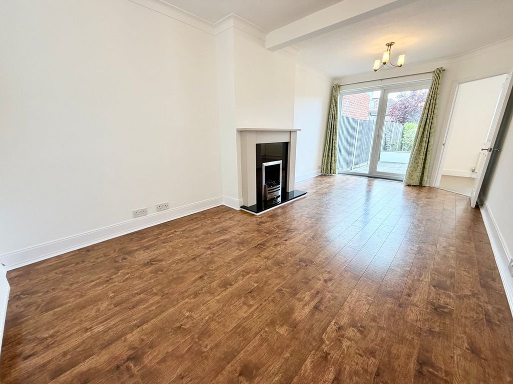 Property photo 2 of 32