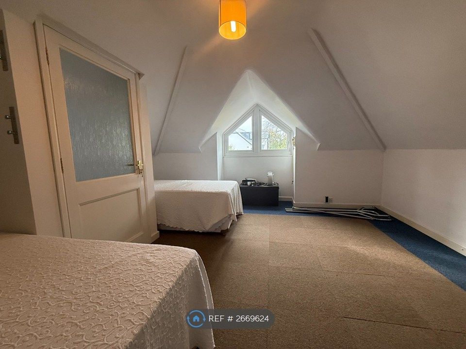 Property photo 2 of 15 Bedroom