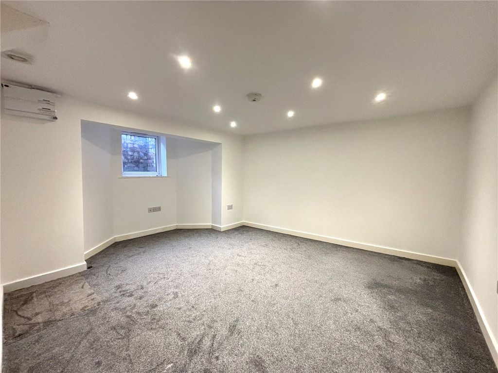 Property photo 2 of 5 Picture No. 12