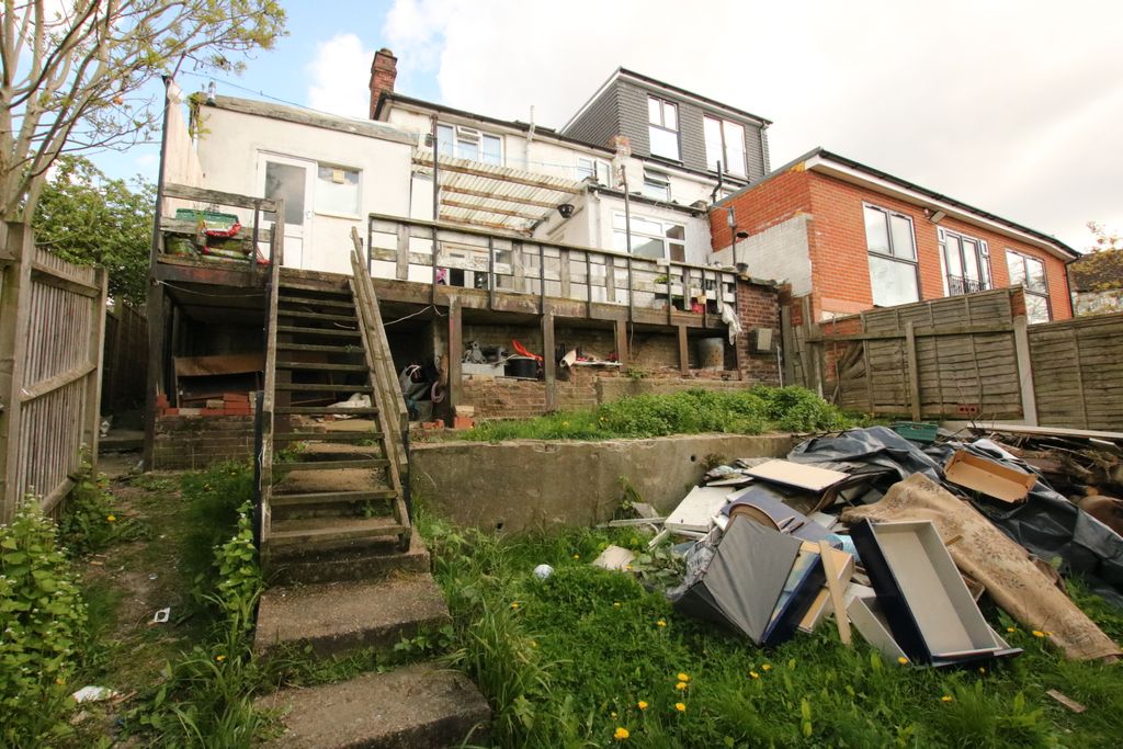 Property photo 2 of 21