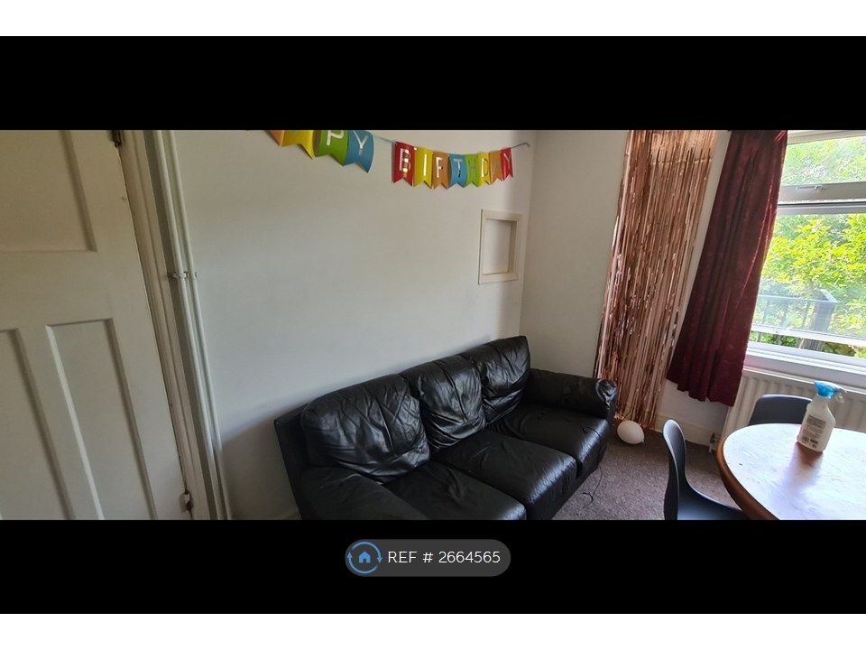 Property photo 2 of 18 Lounge