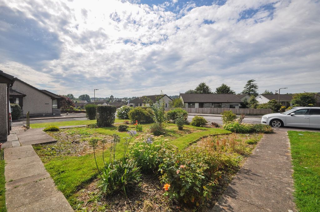 Property photo 3 of 12