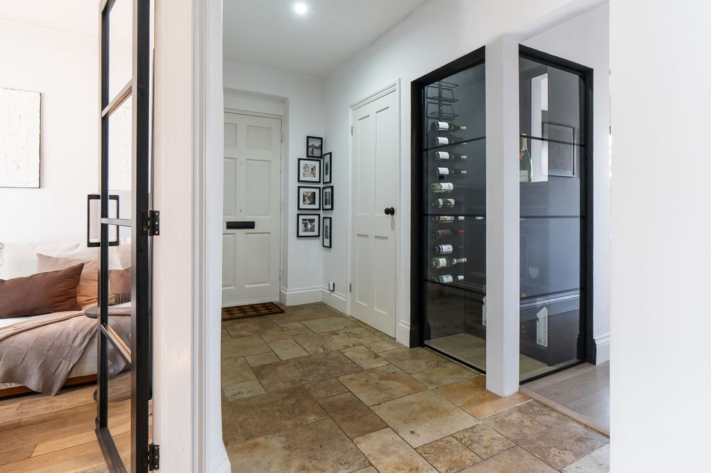 Property photo 2 of 29