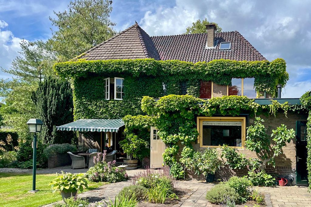 Property photo 2 of 63