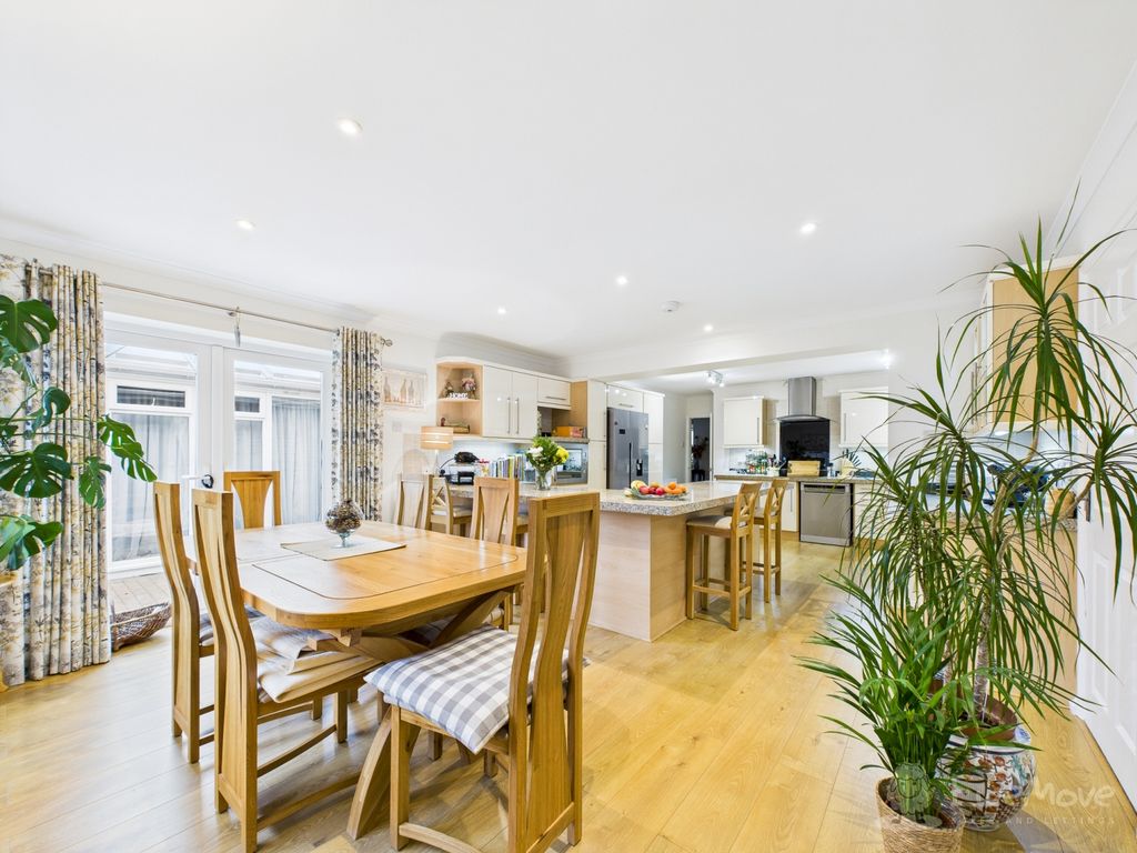 Property photo 3 of 20 Kitchen