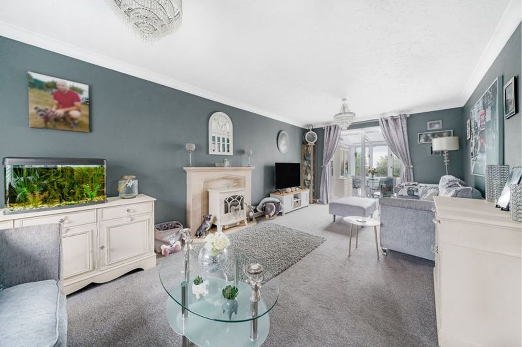 Property photo 2 of 17