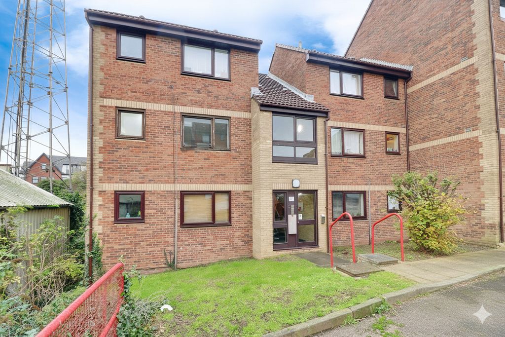 Property photo 1 of 12