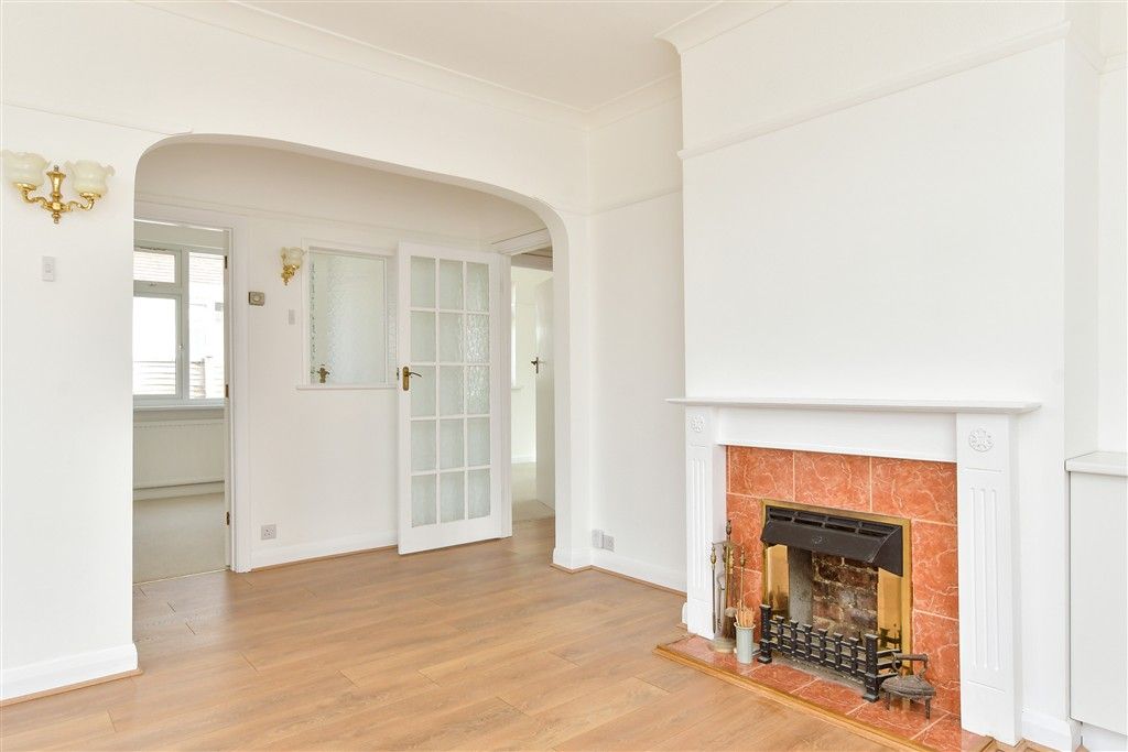 Property photo 1 of 16 Lounge