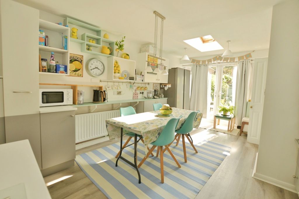 Property photo 3 of 16 Kitchen/Dining