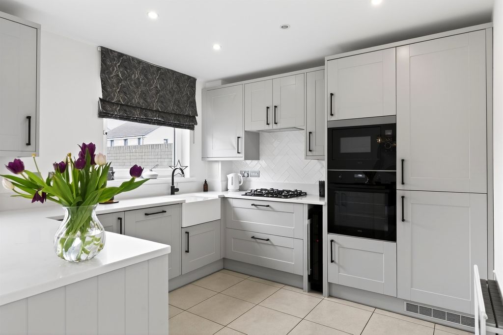 Property photo 3 of 23