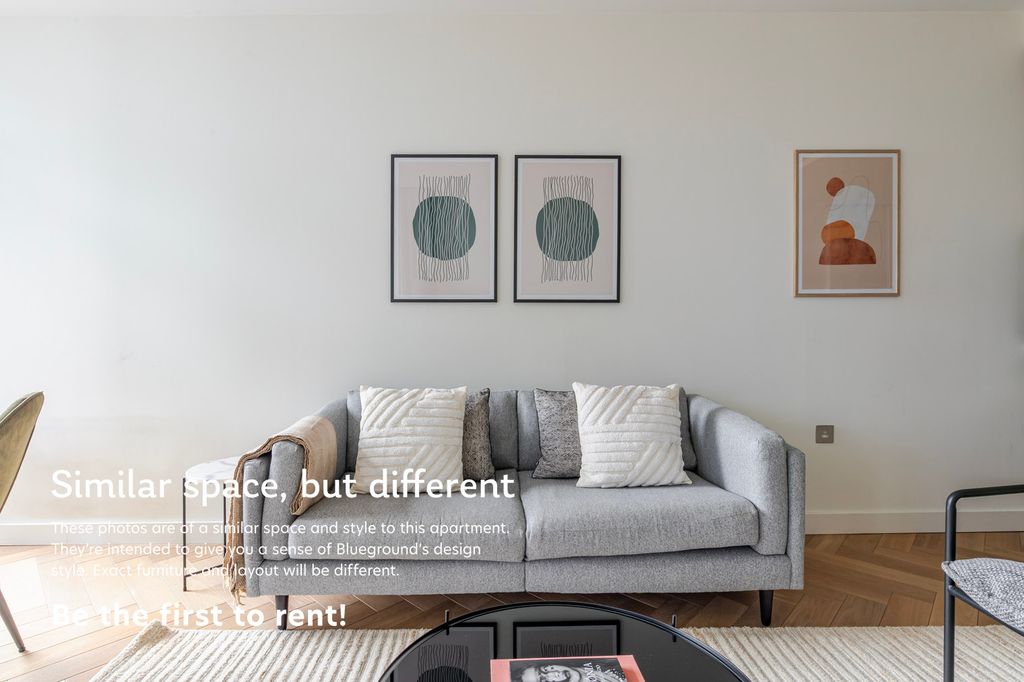 Property photo 3 of 17 Living Room