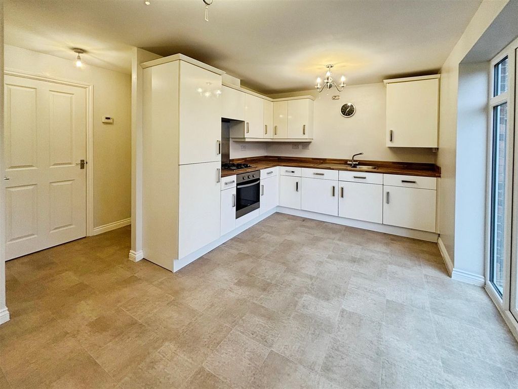 Property photo 2 of 18 Kitchen/Diner