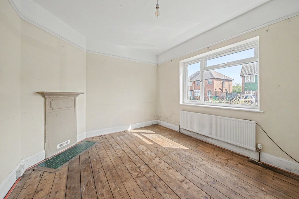 Property photo 2 of 14 57 Percival Road, Eastbourne, East Sussex, Bn22 9Jn