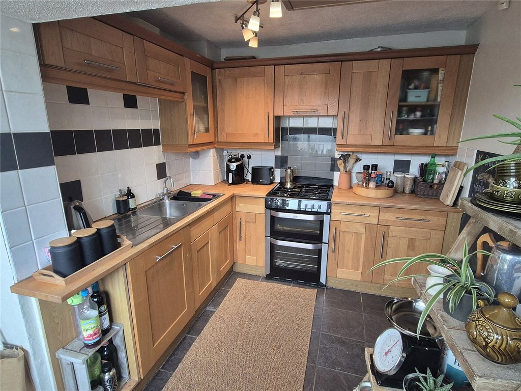 Property photo 2 of 16 Picture No. 11