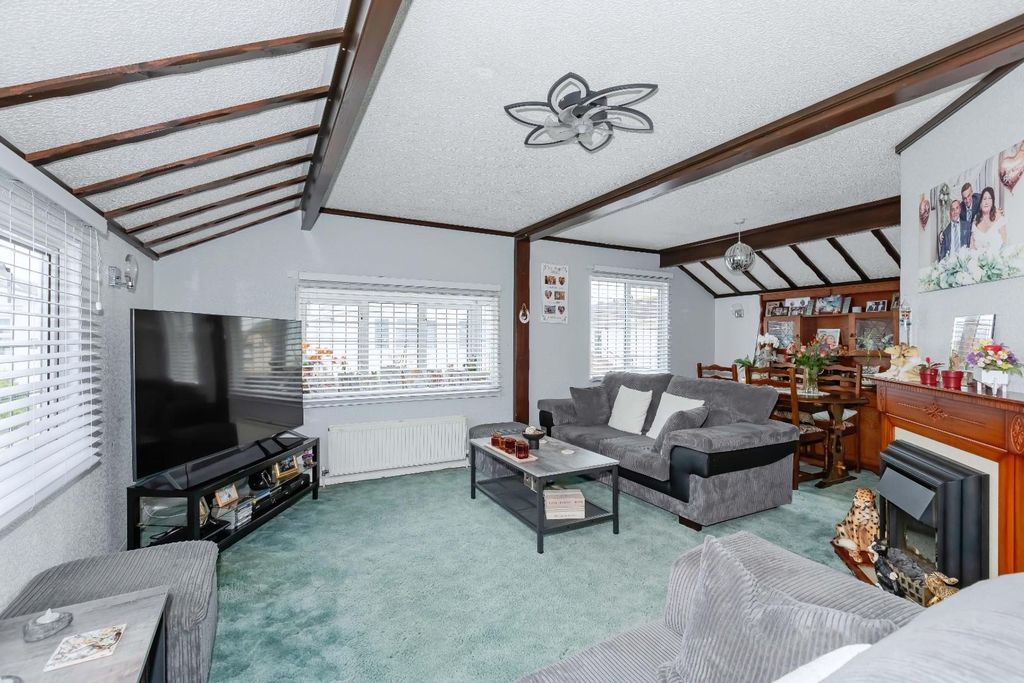 Property photo 3 of 21 Fairway_2.Jpg