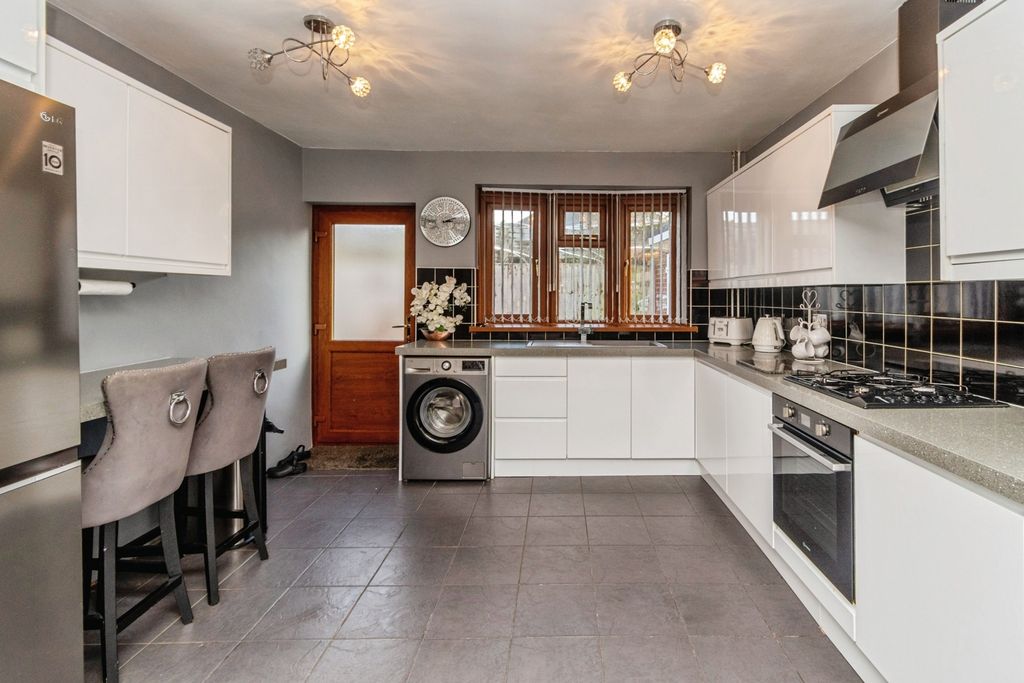 Property photo 3 of 19 Pbox-Img.Jpg