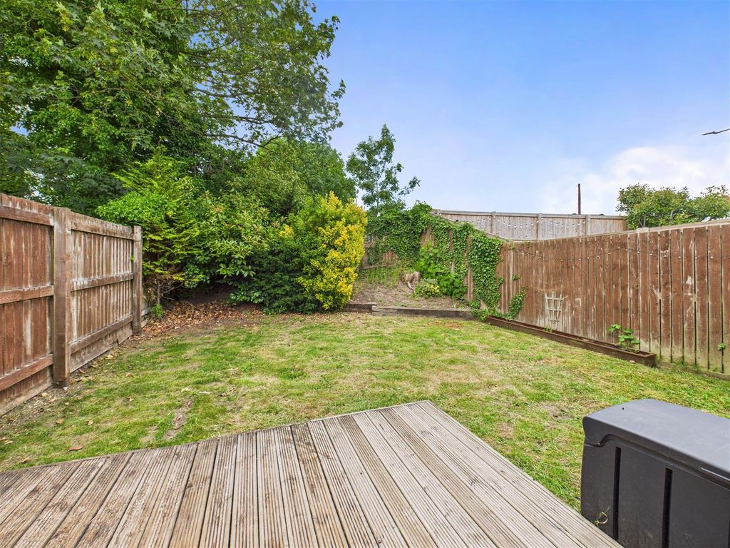 Property photo 3 of 11 Outside