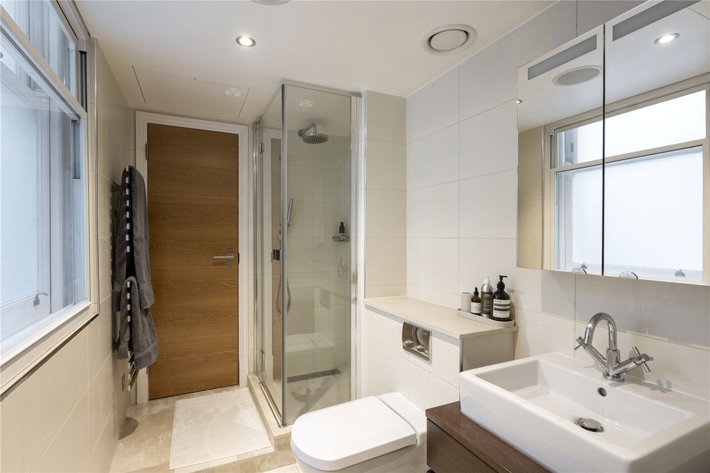 Property photo 3 of 27