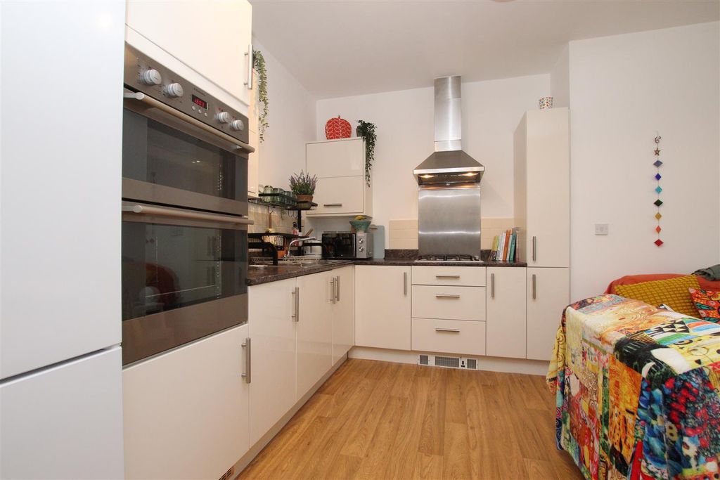 Property photo 3 of 7 Kitchen.Jpg