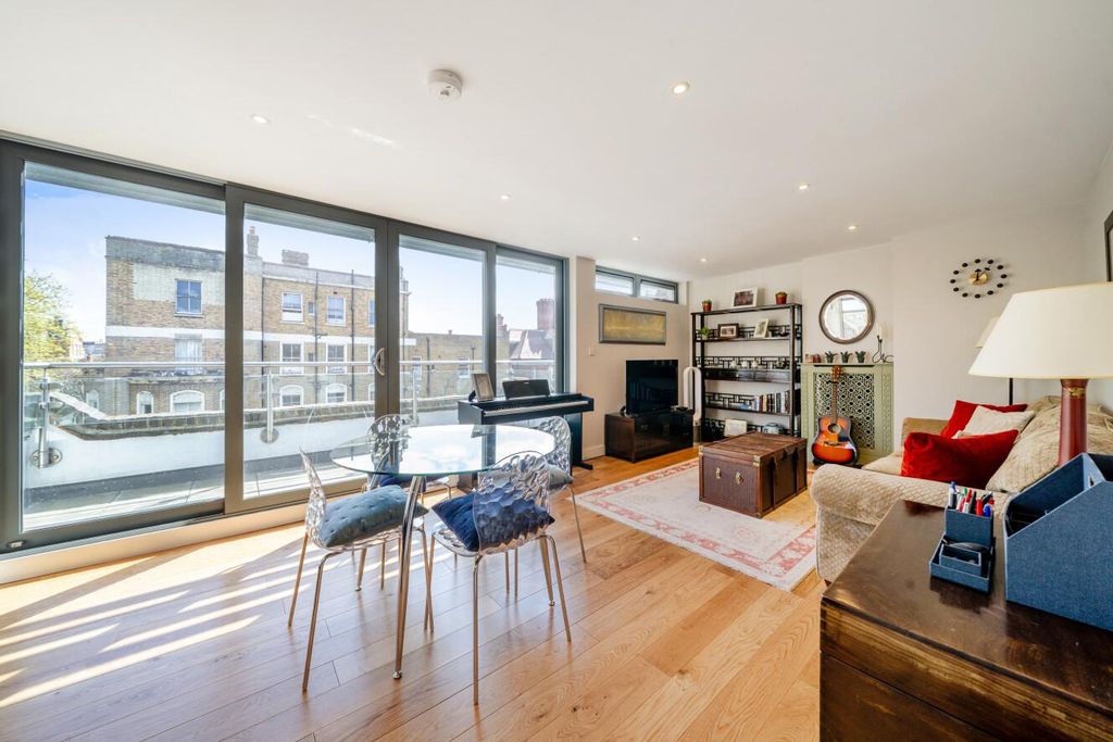 Property photo 3 of 15 Picture 3