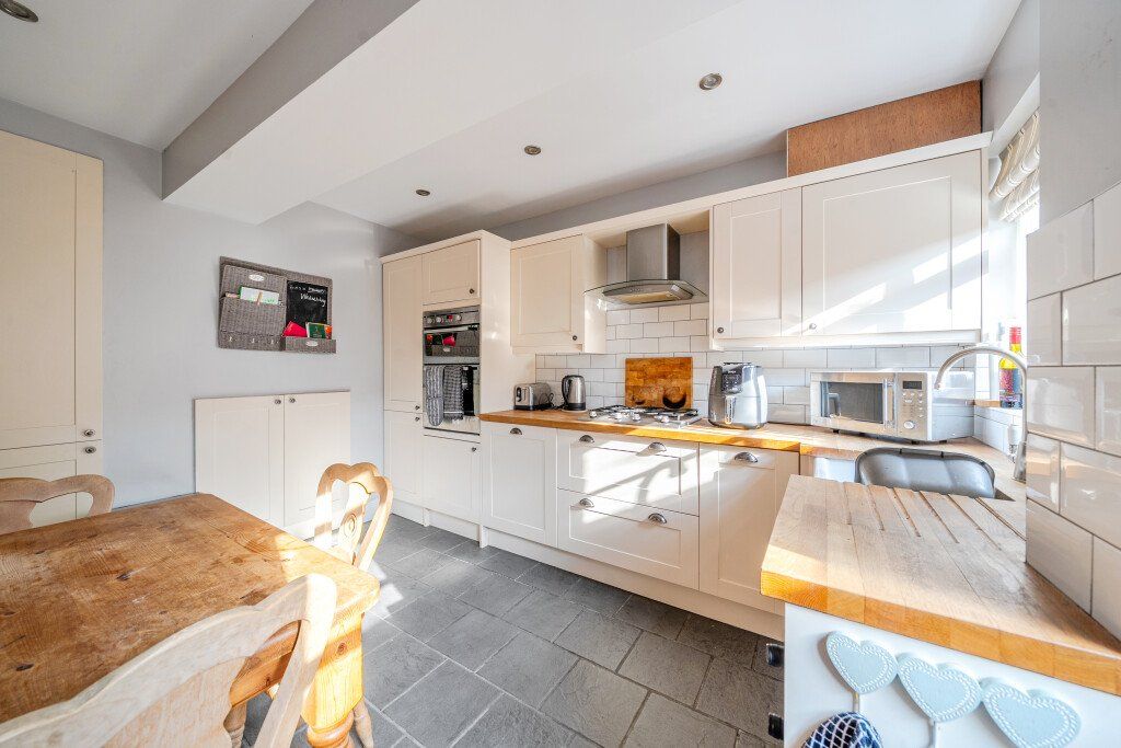 Property photo 3 of 12 Kitchen