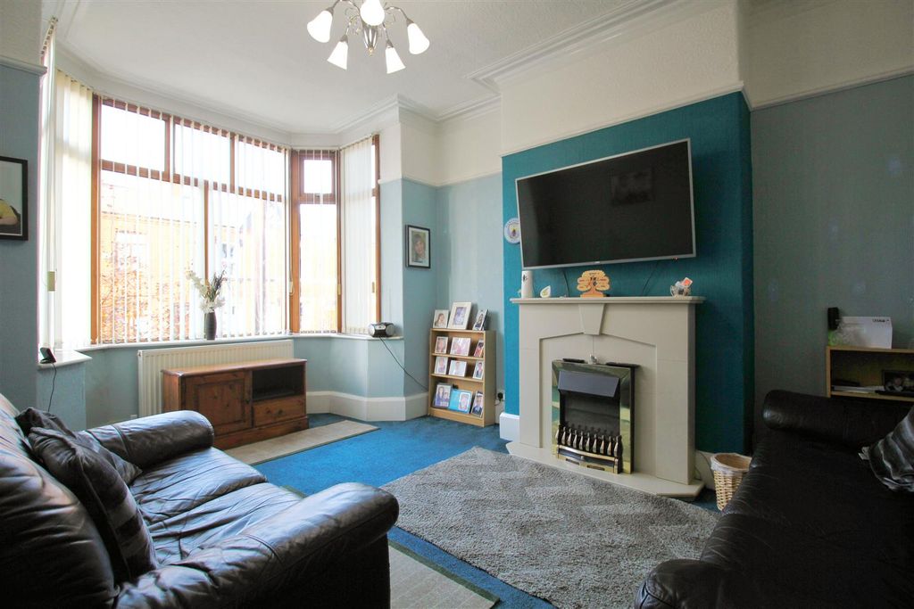 Property photo 3 of 18 Lounge.Jpg