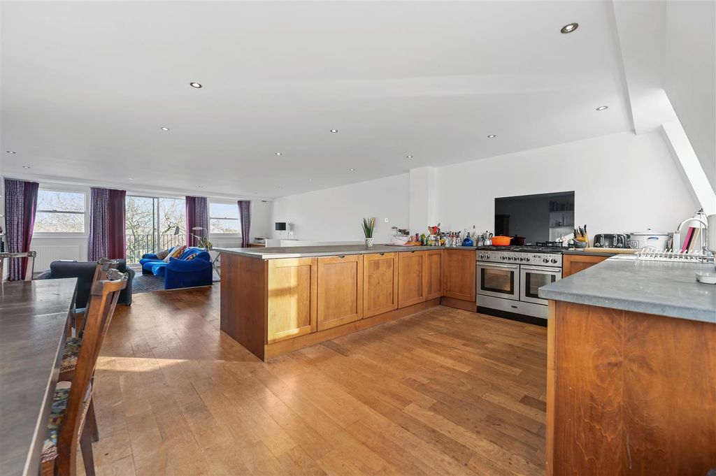 Property photo 2 of 12 Kitchen