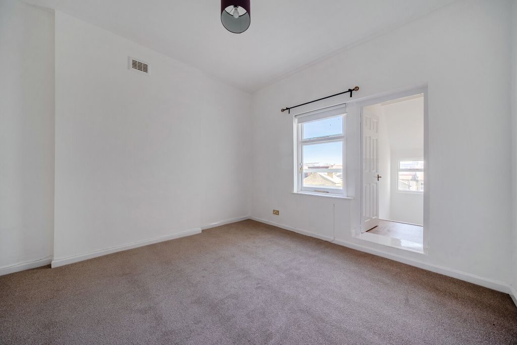 Property photo 3 of 15 1421298-15-69A965...