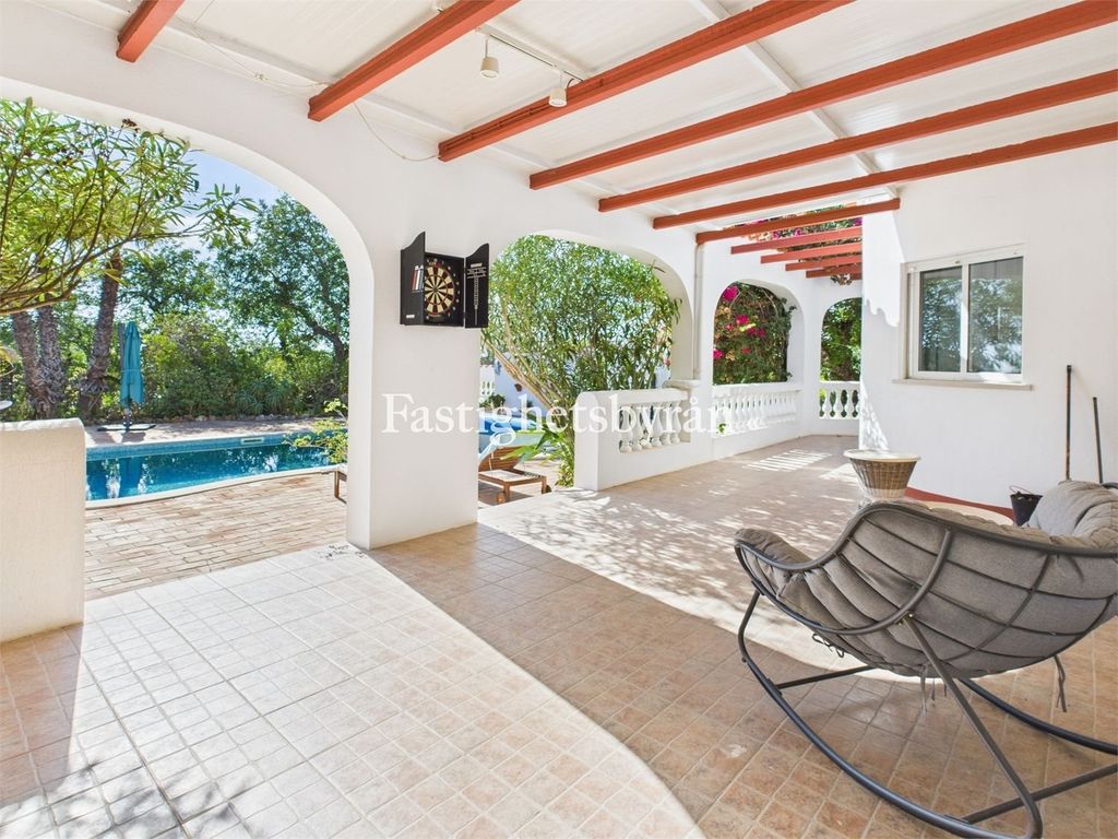 Property photo 2 of 40