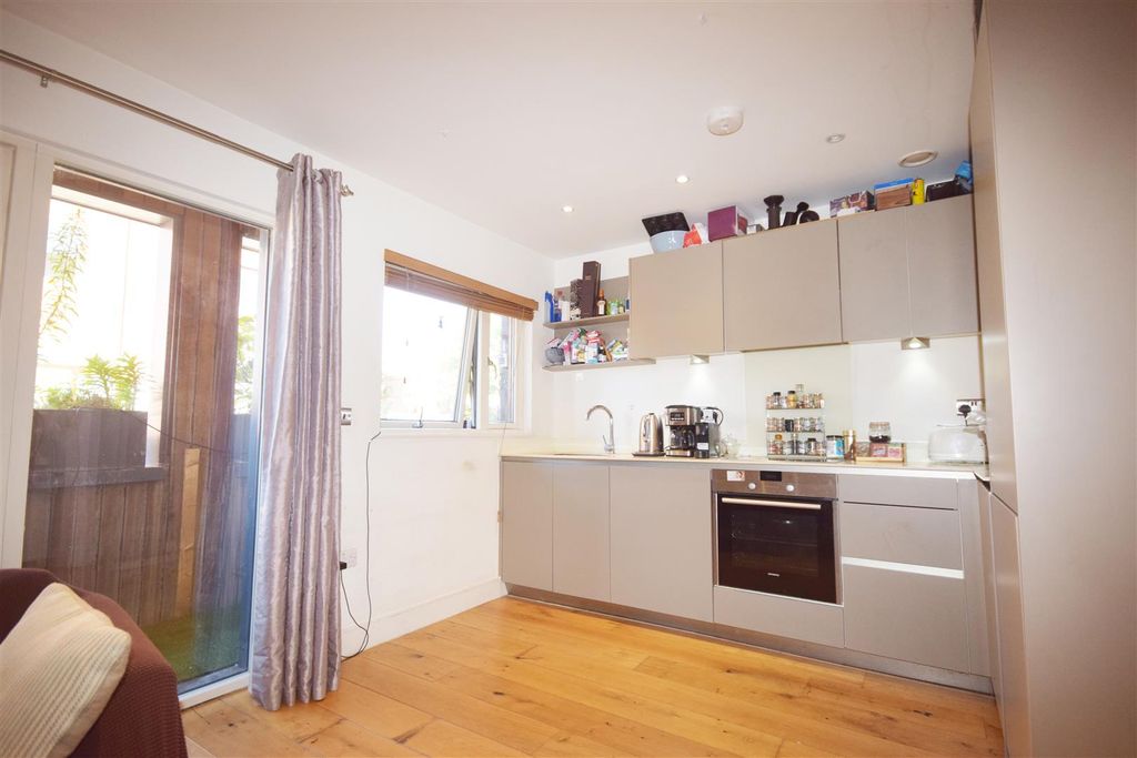 Property photo 3 of 10 Property Photo