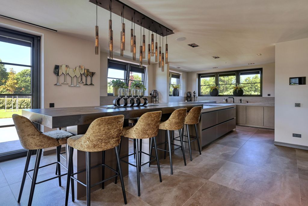 Property photo 3 of 58