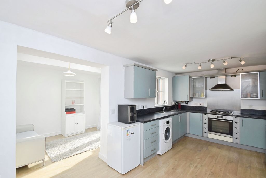 Property photo 3 of 47