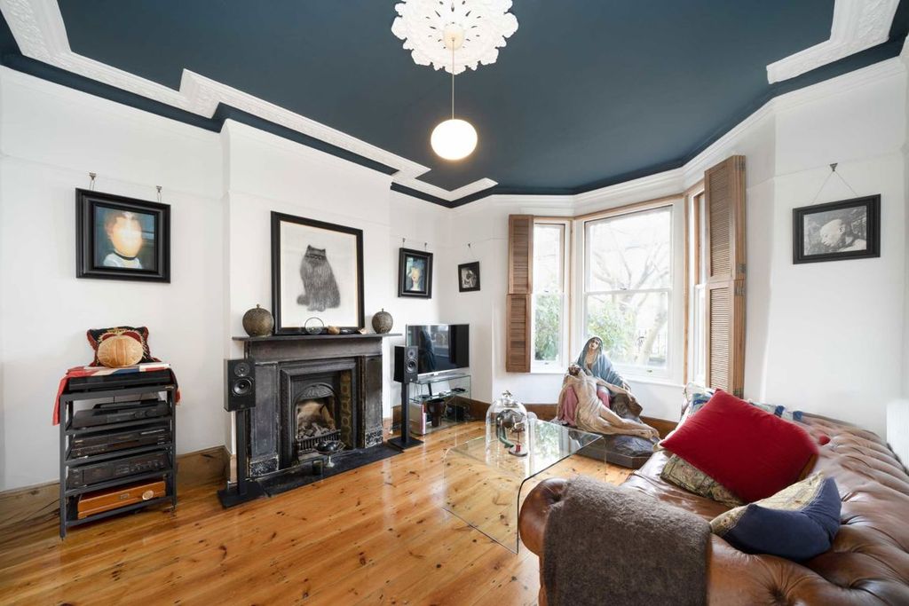 Property photo 2 of 8
