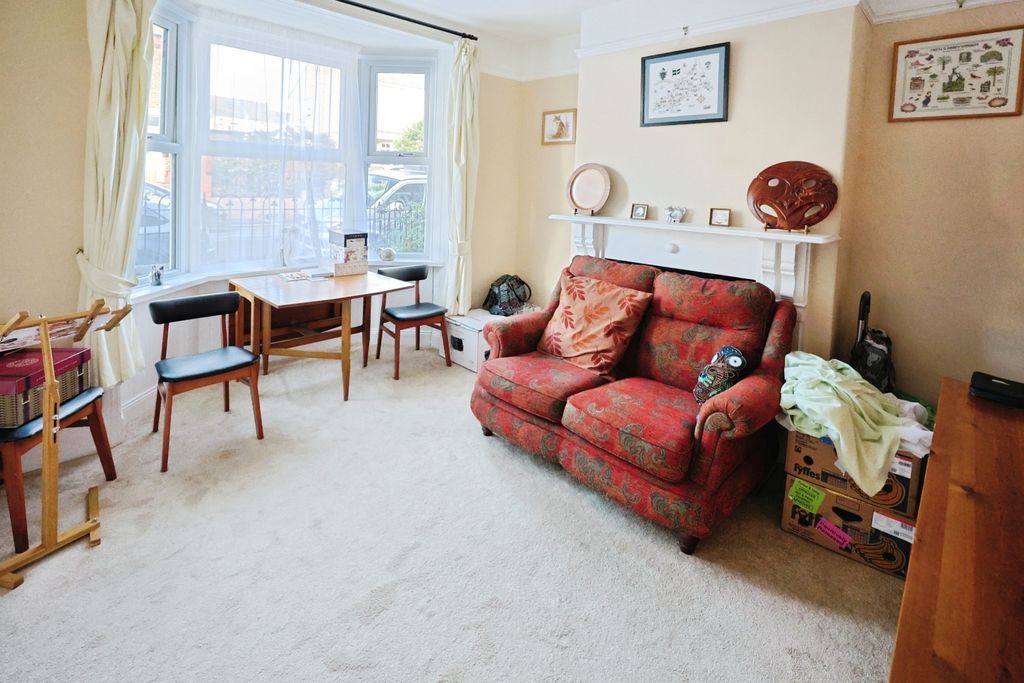 Property photo 2 of 11 Pbox-Living_Room-338732.Jpg