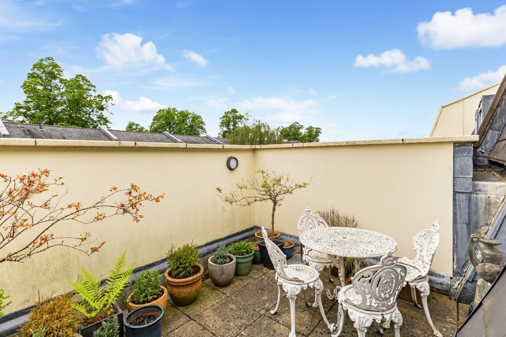 Additional image 4 of 3 bed flat for saleThe Broad Walk, Imperial Square, Cheltenham, Gloucestershire GL50