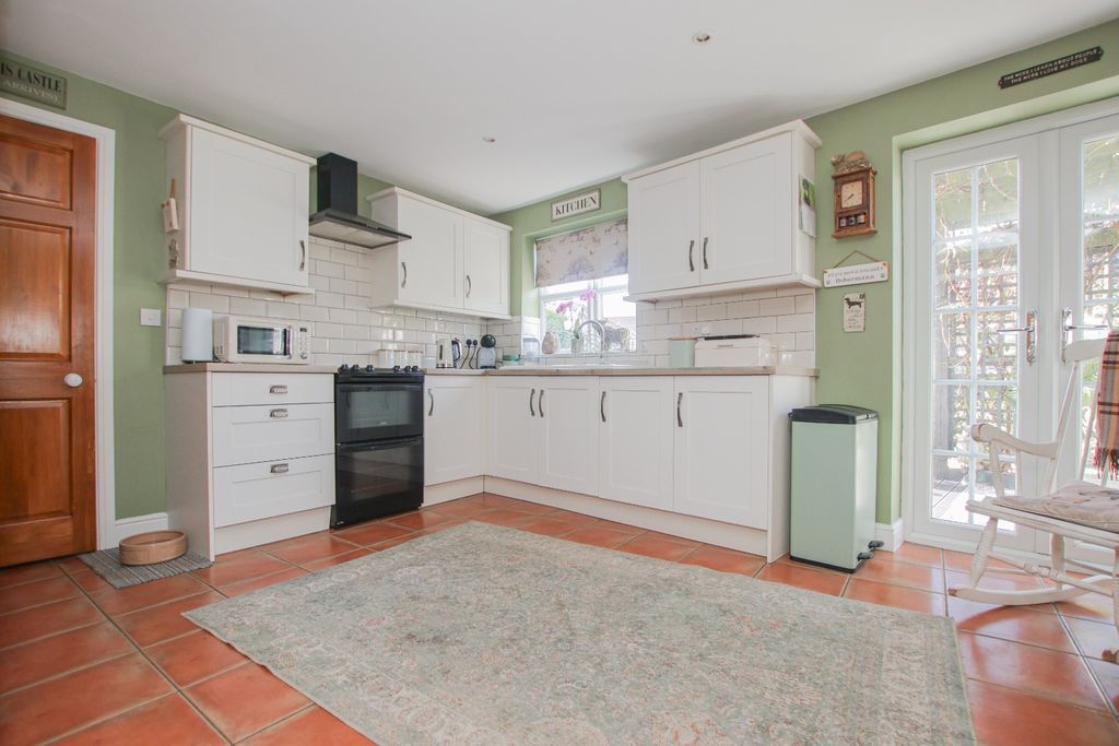 Property photo 3 of 21 4818022