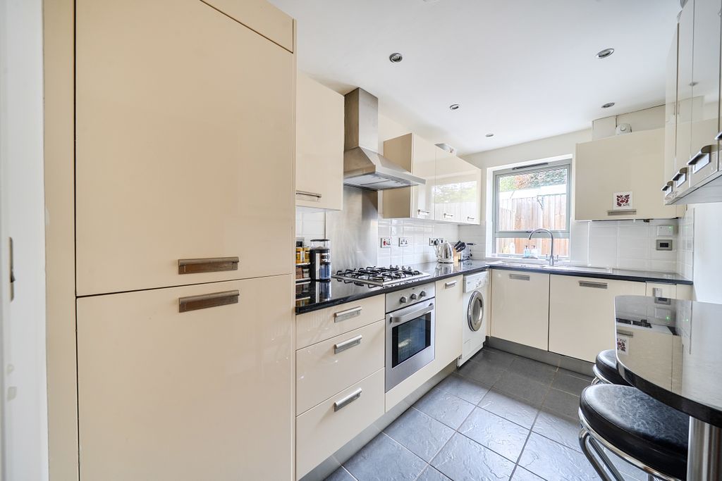 Property photo 3 of 17 Kitchen