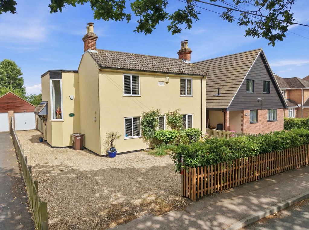Property photo 1 of 28 Church Road