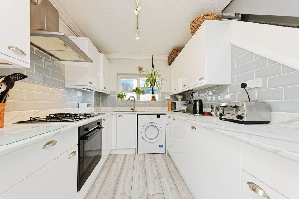 Property photo 2 of 17 Photo