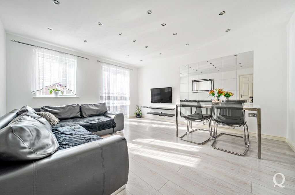 Property photo 3 of 22 030c2051-8412-40d...