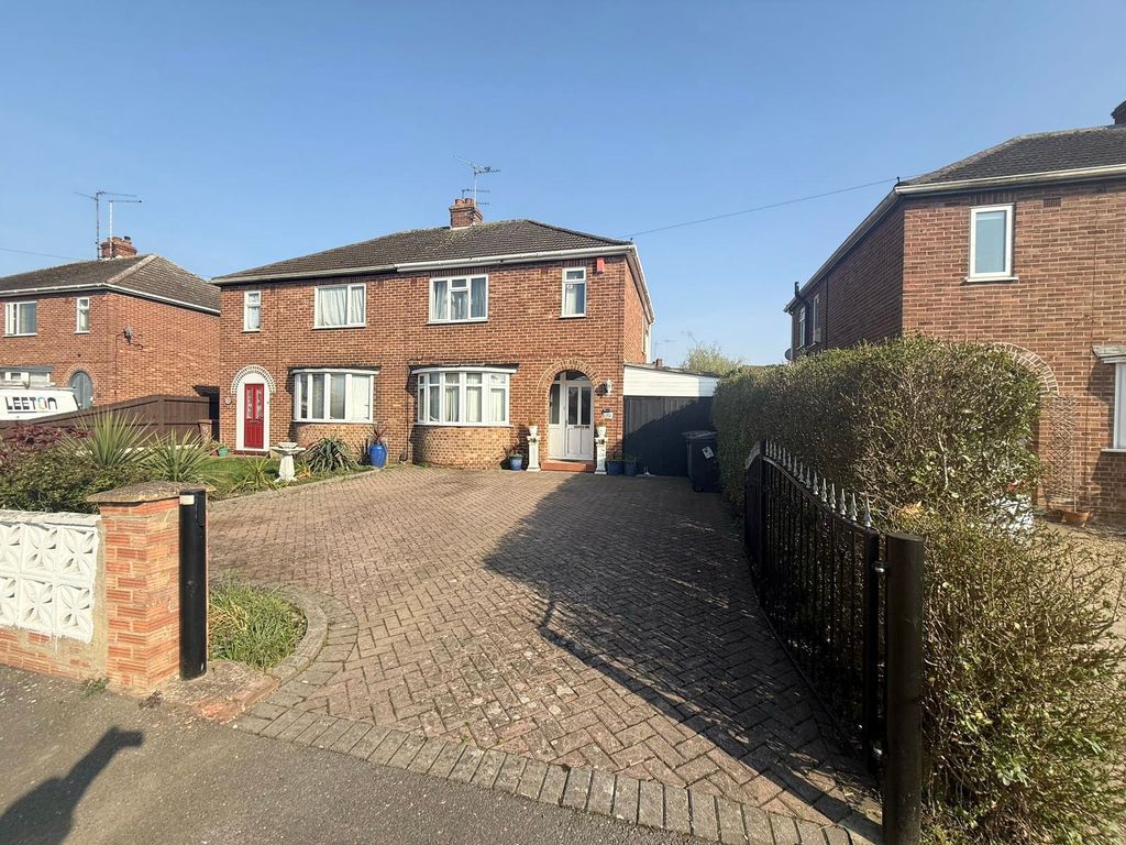 Property photo 2 of 12