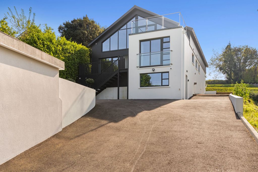 Property photo 1 of 42