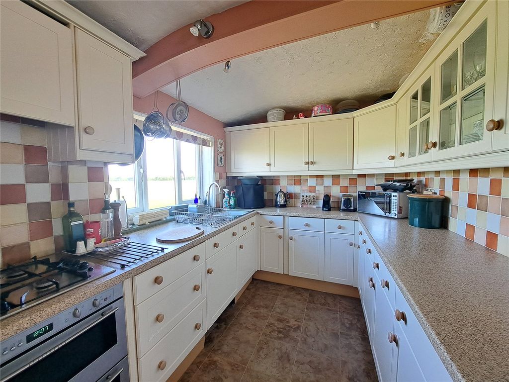 Property photo 2 of 27 Picture No. 23