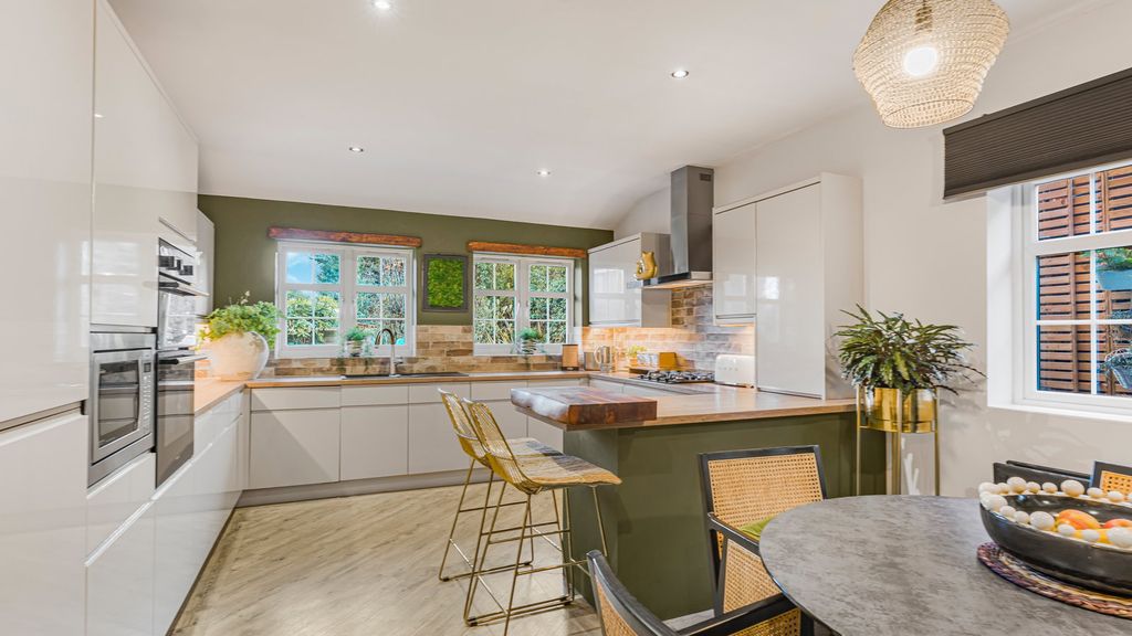 Property photo 2 of 36