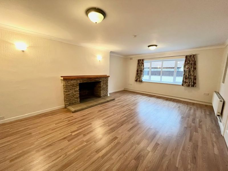 Property photo 3 of 25 Lounge